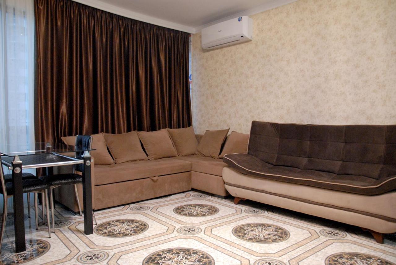 Apart Hotel Luxor บาทูมิ ภายนอก รูปภาพ